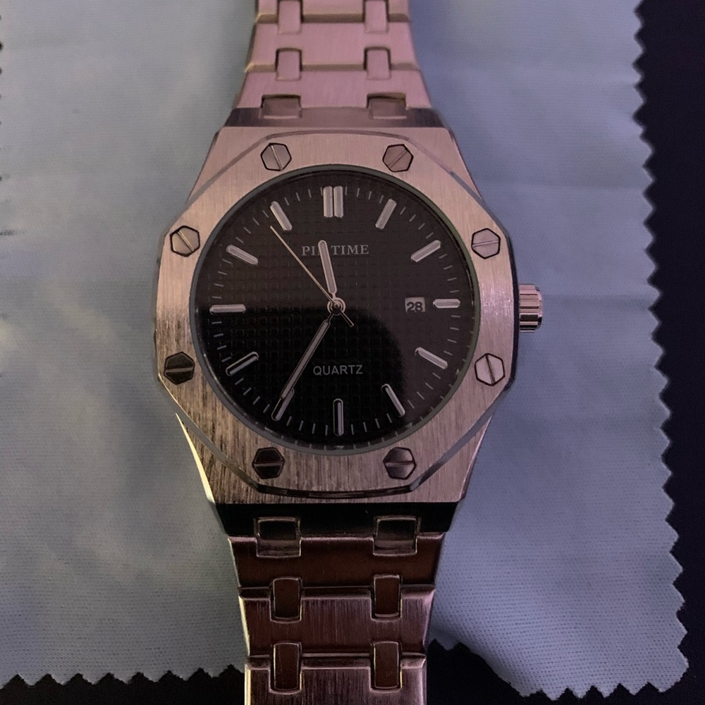 I am selling a brand new PINTIME watch very clean